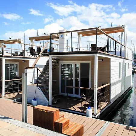 Ferienhaus Floating House Sea Queen