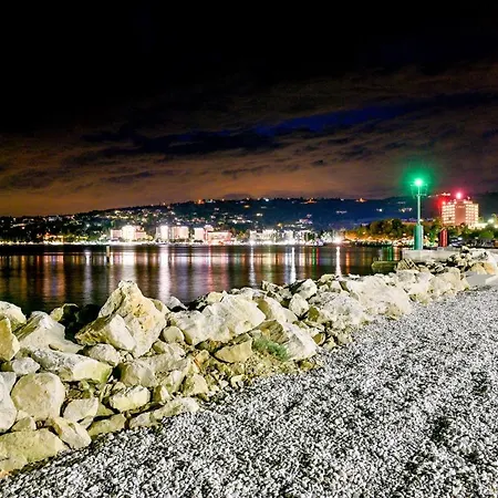 Floating House Sea Queen