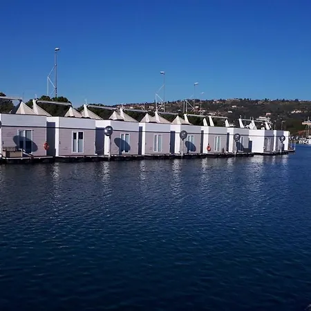 Ferienhaus Floating House Sea Queen