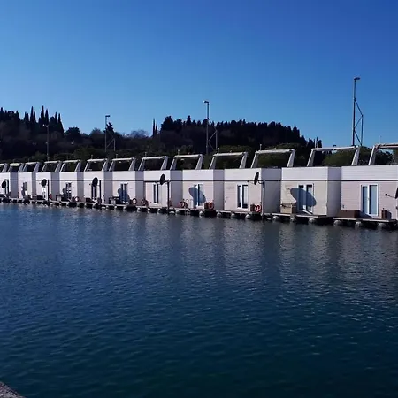 Ferienhaus Floating House Sea Queen