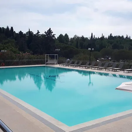 Сasa de vacaciones Floating House Sea Queen *