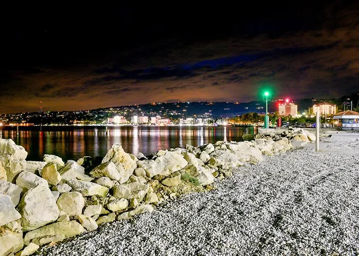 Floating House Sea Queen