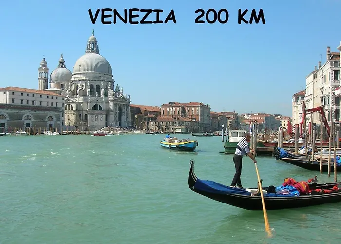 Floating House Sea Queen 別荘 ポルトローシュ