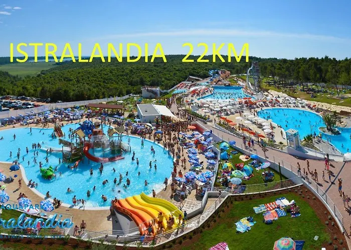 Floating House Sea Queen * ポルトローシュ