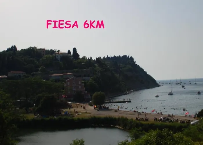 別荘 Floating House Sea Queen ポルトローシュ