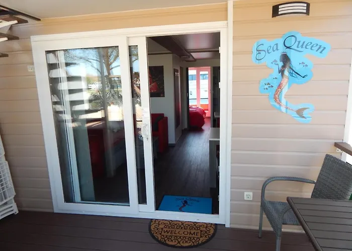 Floating House Sea Queen *