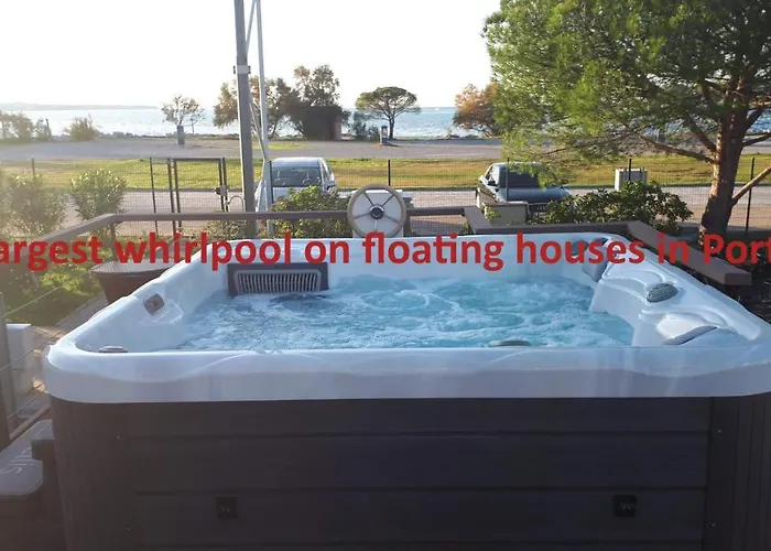 別荘 Floating House Sea Queen ポルトローシュ