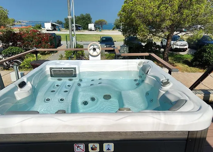 別荘 Floating House Sea Queen